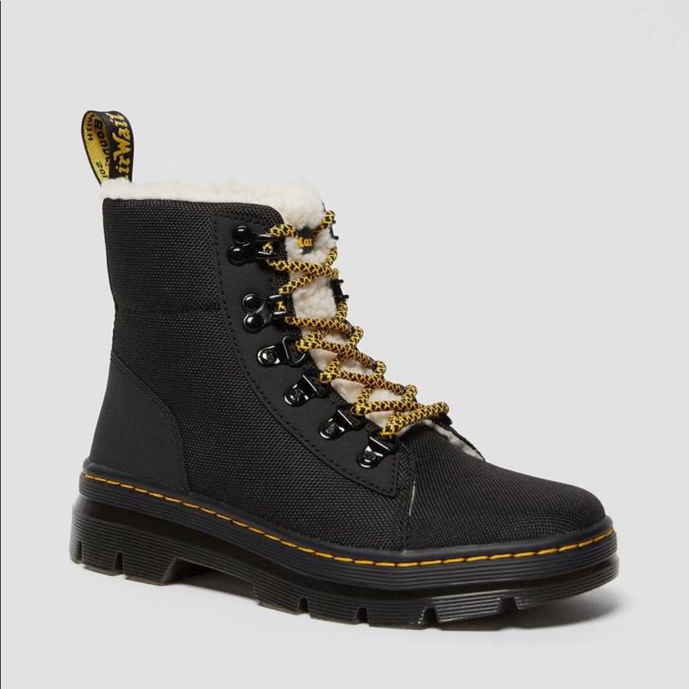 NWT Dr. martens combs faux fur lined boots! SzUS7